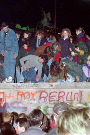 Anniversaire de la réunification allemande : un mur a chuté, et le racisme a bondi