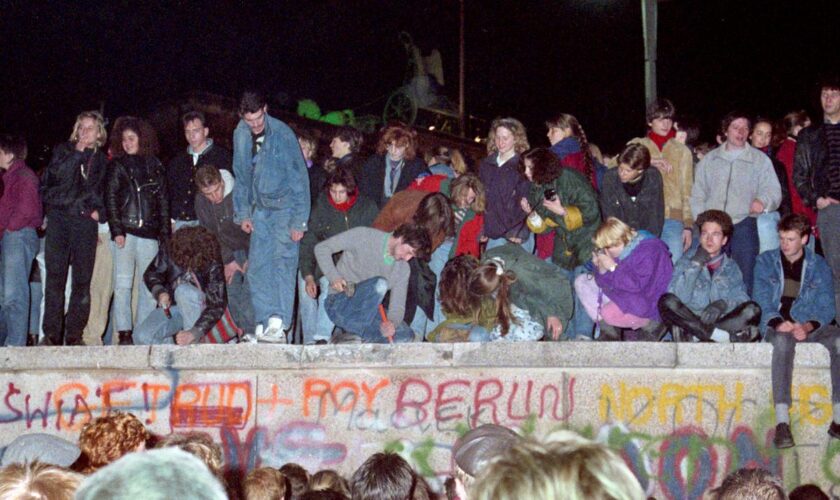 Anniversaire de la réunification allemande : un mur a chuté, et le racisme a bondi