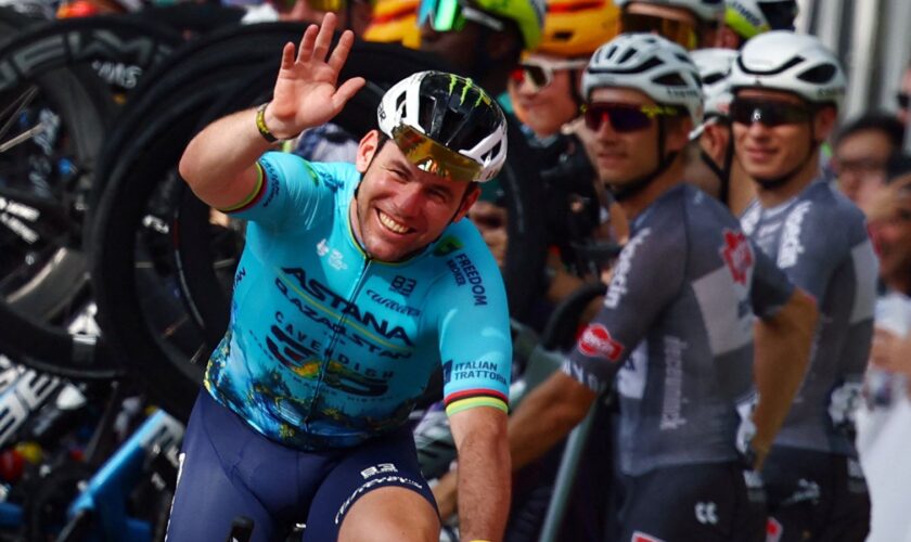 Mark Cavendish during the lap of honour in Singapore. Pic: Reuters