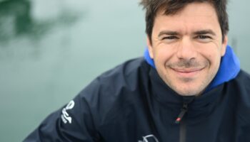 Vendée Globe : Sébastien Simon n’a pas pu cacher ses larmes à l’idée de devoir quitter sa chienne