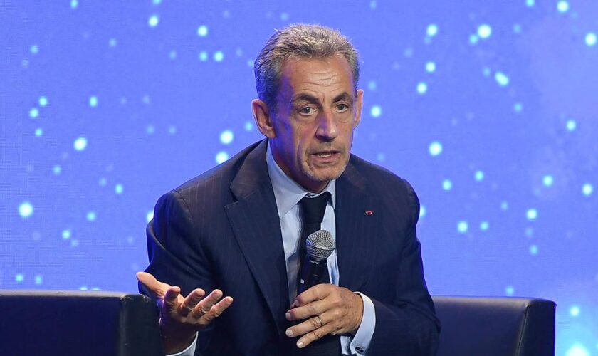 « Professeur, c’est six mois dans l’année » : la gauche et les syndicats dénoncent le « mépris » de Sarkozy après ses propos sur les enseignants