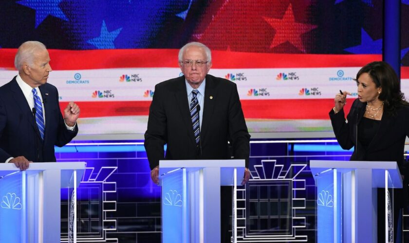 Joe Biden (G), Bernie Sanders (C) et Kamala Harris (D) lors du débat démocrate, le 27 juin 2019 à Miami.