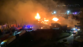 Au Barcarès, le marché de Noël est ravagé par un incendie quelques jours avant son ouverture, les images sont impressionnantes