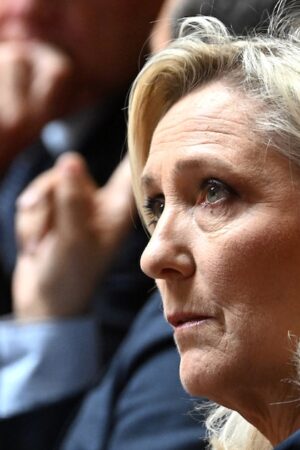 La présidente du Rassemblement national (RN), Marine Le Pen, assiste à une séance de questions au gouvernement à l'Assemblée nationale, à Paris, le 4 juillet 2023