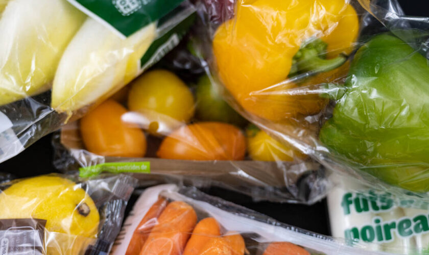 Le Conseil d’Etat repousse la fin des emballages plastiques pour les fruits et légumes