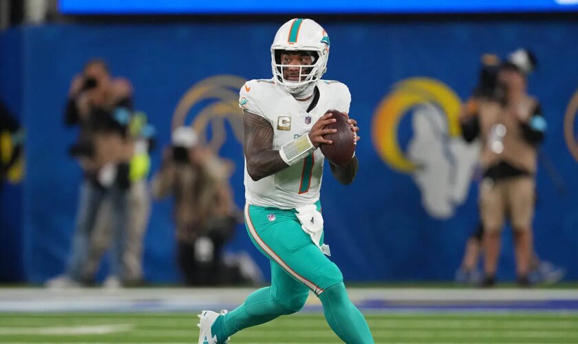 Dolphins snap 3-game losing streak with much-needed win over Rams