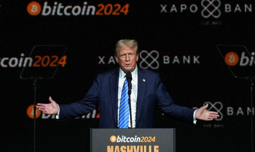 Les promesses de Donald Trump, devenu le «champion du Bitcoin», séduisent le monde de la crypto et font envoler les cours