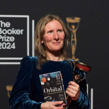 La Britannique Samantha Harvey remporte le Booker Prize