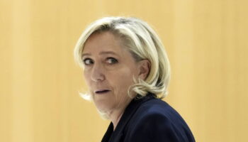 Marine Le Pen inéligible et pas candidate à la présidentielle ? Le parquet veut une condamnation