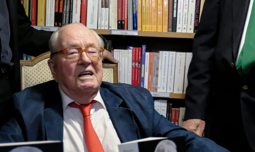 Jean-Marie Le Pen hospitalisé : des "signes de faiblesse" ont exigé sa prise en charge, sa santé très dégradée