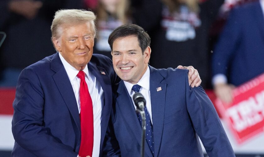 Donald Trump et le sénateur de Floride Marco Rubio, le 4 novembre 2024 pendant un meeting de campagne à Raleigh, en Caroline du Nord