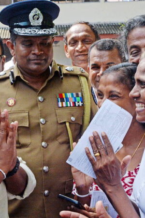 Au Sri Lanka, le premier président de gauche obtient la majorité absolue aux législatives