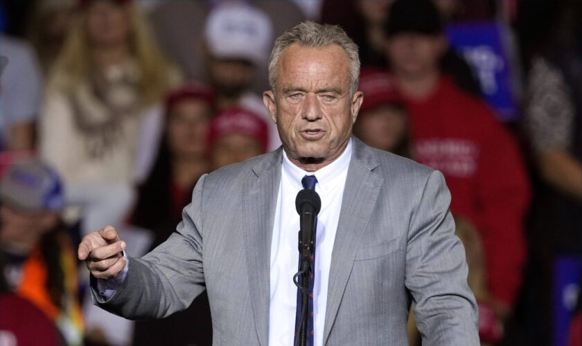 Vaccinoceptique, conspirationniste... Qui est Robert Kennedy Jr, le prochain ministre de la Santé américain ?