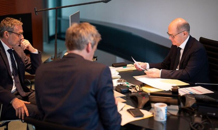 Chancellor Scholz (right) commented on the call with President Putin on X. Pic: @Bundeskanzler