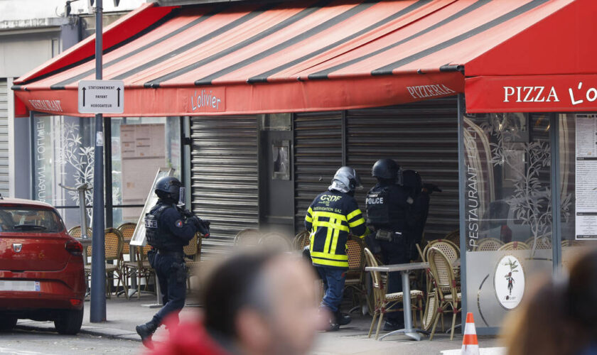 Issy-les-Moulineaux : un homme retranché dans un restaurant où il retient au moins quatre employés