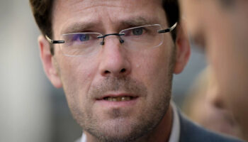 Nicolas Mayer-Rossignol, maire de Rouen et figure du PS, annonce être atteint d’un cancer de la vessie