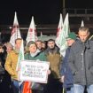 Agriculteurs en colère : à Villacoublay, une centaine de manifestants déjà rassemblés ce dimanche soir