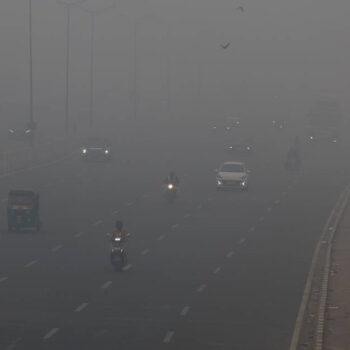 Pollution de l’air : New Delhi suffoque sous des particules fines à la concentration 60 fois supérieure aux recommandations de l’OMS