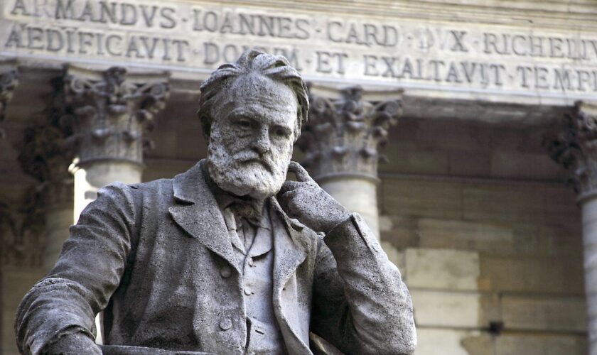 Victor Hugo n'y aura passé que six semaines, mais c'est l'occasion pour Besançon de célébrer sa mémoire : la maison natale de l'écrivain français le plus lu au monde ouvre vendredi ses portes au public.