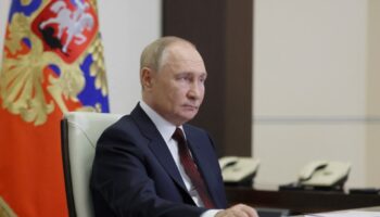 Le président russe Vladimir Poutine préside une réunion sur les infrastructures sociales par vidéoconférence à Moscou, le 30 septembre 2024