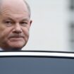 Le chancelier allemand Olaf Scholz quitte le palais présidentiel de Bellevue après avoir assisté à une cérémonie de destitution de certains ministres de son gouvernement à Berlin le 7 novembre 2024.