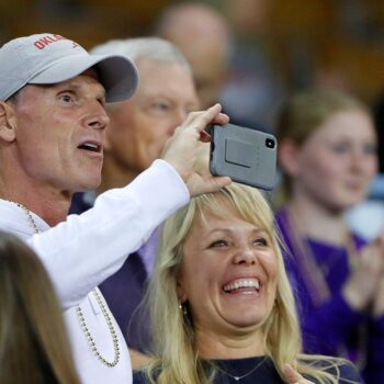 Oklahoma coach Brent Venables keeping 'great faith' amid wife Julie's latest cancer diagnosis