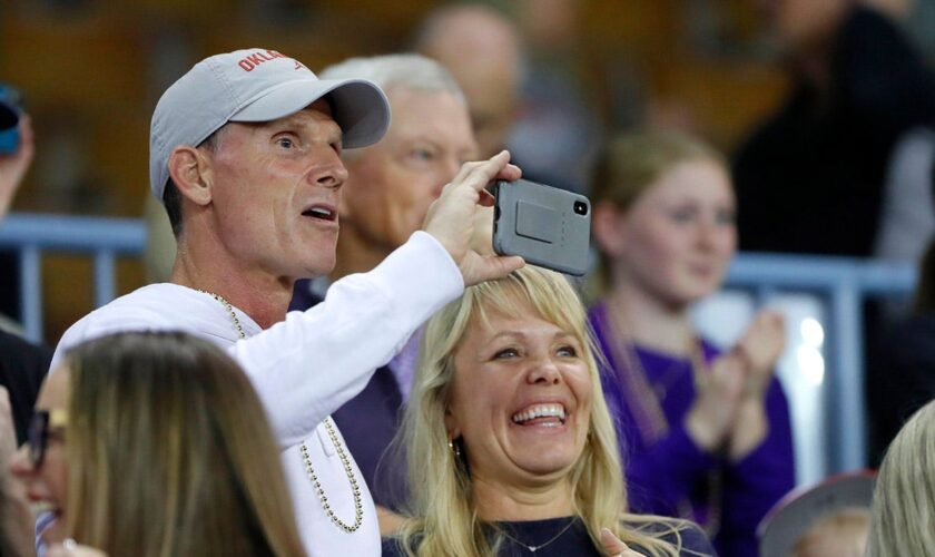 Oklahoma coach Brent Venables keeping 'great faith' amid wife Julie's latest cancer diagnosis