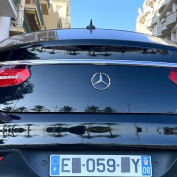 Violences routières : à Nice, cet artiste a littéralement les « boules » face aux SUV