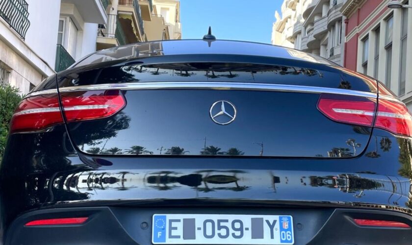 Violences routières : à Nice, cet artiste a littéralement les « boules » face aux SUV