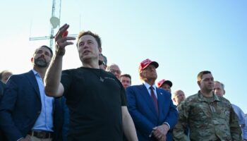 Raumfahrt: Musk und Trump verfolgen gemeinsam Test von Starship-Rakete