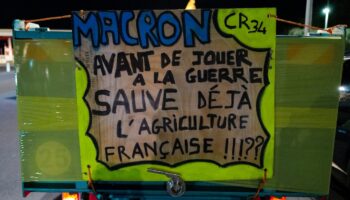 Un véhicule d'agriculteurs français du syndicat CR 34 (Coordination rurale) lors d'une manifestation nationale contre l'accord UE-Mercosur à Béziers, le 19 novembre 2024