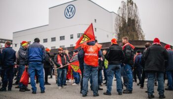 Volkswagen: IG Metall und Betriebsrat wollen VW-Werke durch Gehaltsverzicht retten