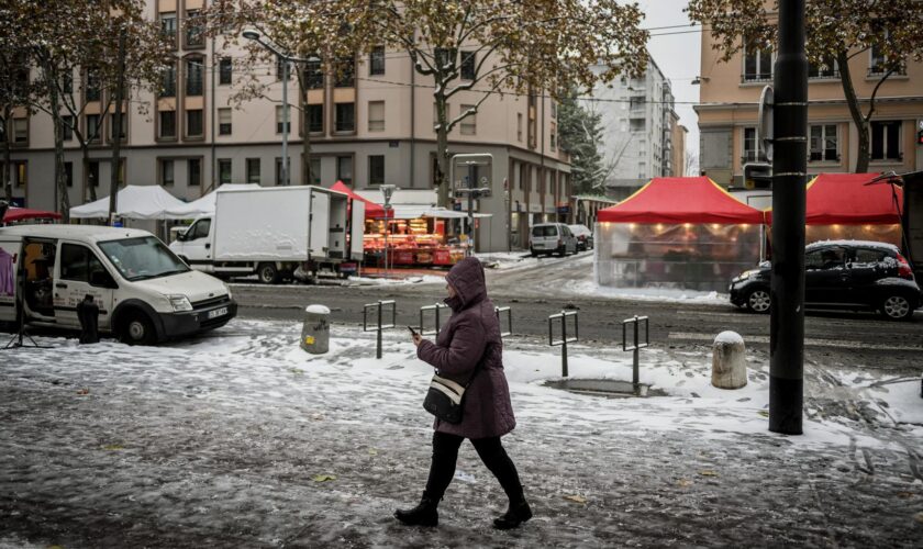 Neige, verglas, vent : face à la vigilance orange, les autorités invitent à la prudence sur les routes