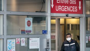 Dans le bassin grenoblois, les médecins demandent parfois aux malades "de ne pas venir aux urgences, alors que leur état le nécessiterait" (photo d'illustration).