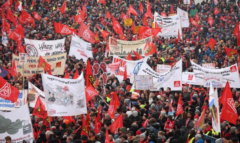 Lautstarker Protest in Wolfsburg – „Die Menschen hier sind sehr besorgt“