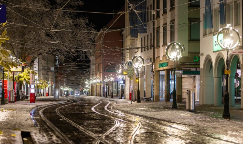 Wintereinbruch: Starker Schneefall sorgt im Süden für Verkehrschaos und Unfälle