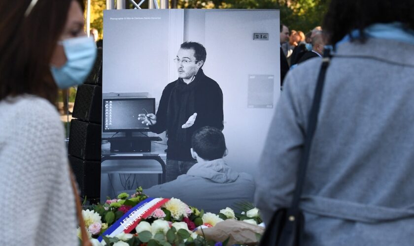 Cérémonie d'hommage au professeur Samuel Paty à Eragny-sur-Oise, au nord-ouest de Paris, le 16 octobre 2021