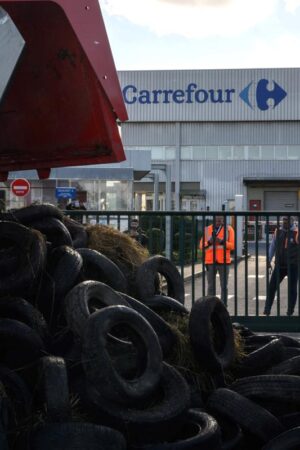 Colère des agriculteurs : une plateforme logistique Carrefour à Toulouse bloquée par la Coordination rurale