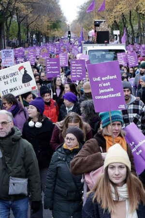 Des dizaines de rassemblements contre les violences faites aux femmes en plein procès des viols de Mazan