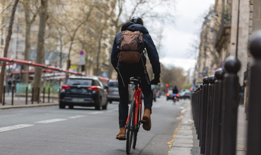 Les personnes à vélo roulent trop souvent de cette manière. Cette infraction peut pourtant leur coûter leur permis de conduire