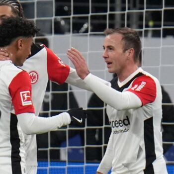 Jubilar Götze schießt die Eintracht zum Sieg gegen Bremen und auf Platz 2