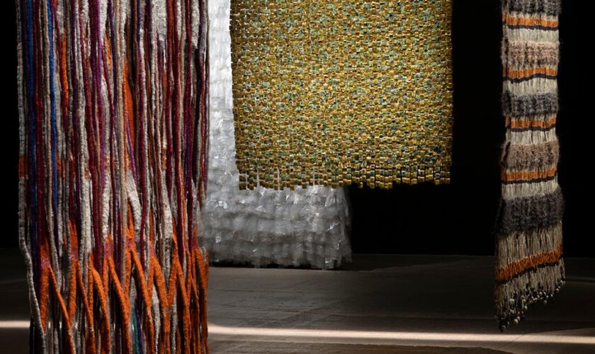 Les mirages textiles d’Olga de Amaral à la Fondation Cartier