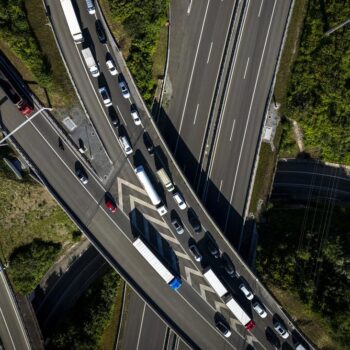 Autobahnausbau in der Schweiz: Weniger Straßen, weniger Ausländer?