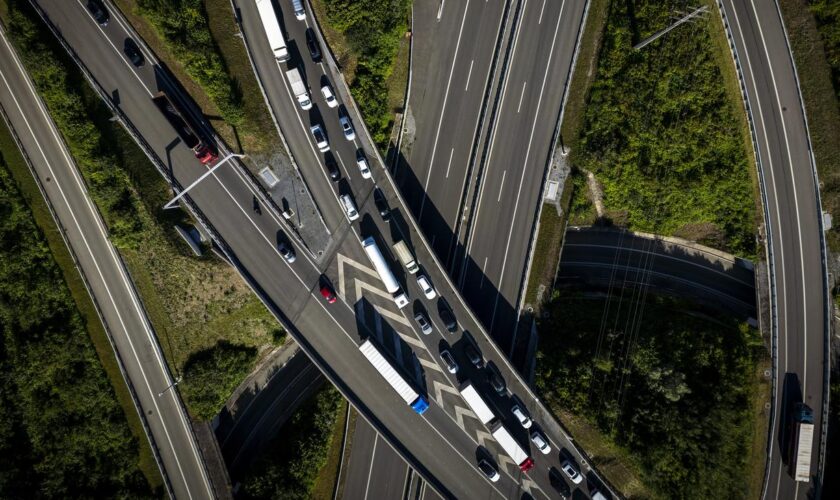 Autobahnausbau in der Schweiz: Weniger Straßen, weniger Ausländer?