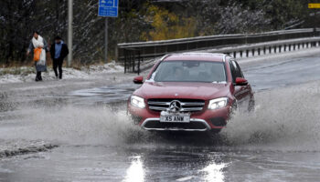 Neige, vents, inondations : la tempête Bert cause de fortes perturbations au Royaume-Uni et en Irlande