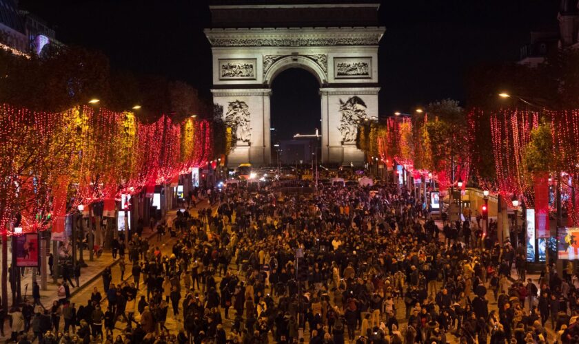 Champs-Élysées : les images de l’avenue parisienne illuminée pour Noël avec Tony Estanguet