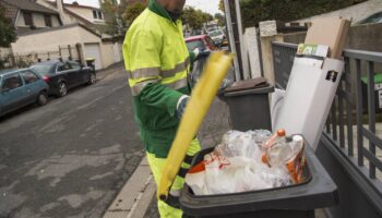 Les Français trient davantage leurs déchets plastiques, mais restent loin de l’objectif européen