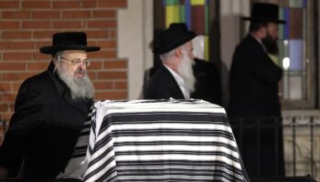 Funérailles du rabbin israélo-moldave Tzvi Kogan à Kfar Chabad, une communauté de Chabad-Lubavitch dans le centre d’Israël, le 25 novembre 2024.