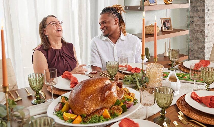 Arizona grandma and stranger she mistakenly texted in 2016 will celebrate 9th Thanksgiving together