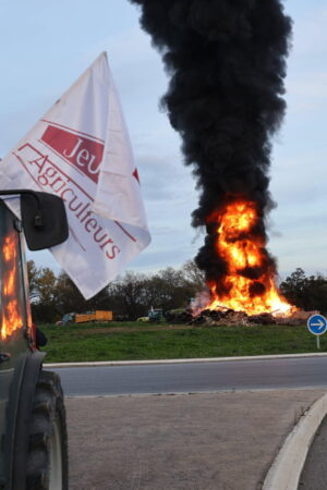 Crise des agriculteurs, en direct : la situation se tend à Nîmes, le point sur les blocages de ce mercredi